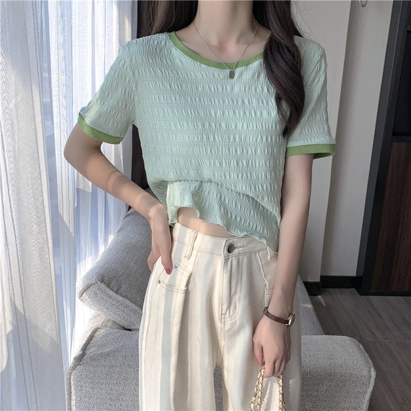 Femme Cropped Tekstureret T-shirt med Kontrastbesætning Stilla