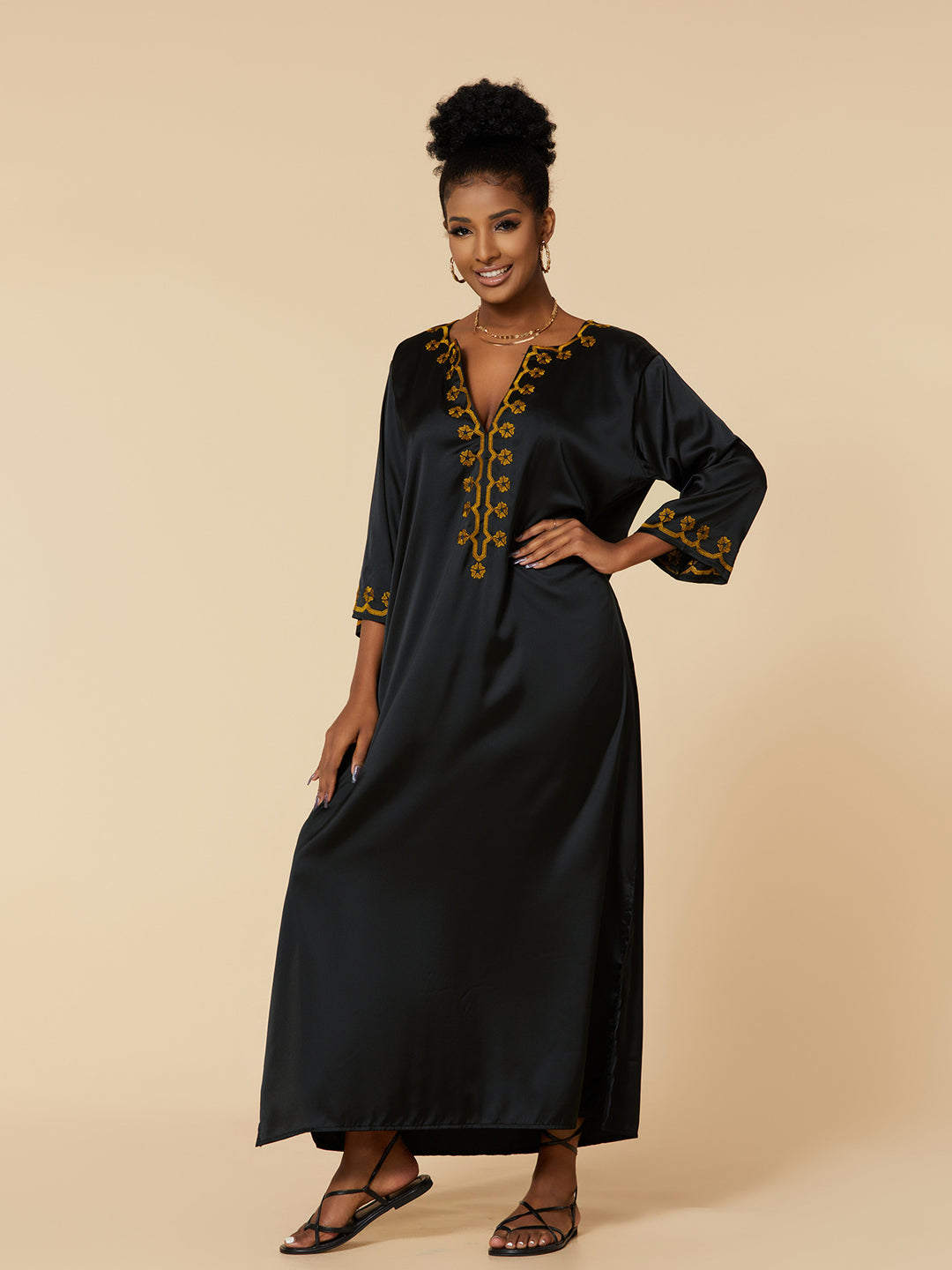 Dame Kaftan med udsøgt håndbroderet kant og elegante sidesplitter Stilla