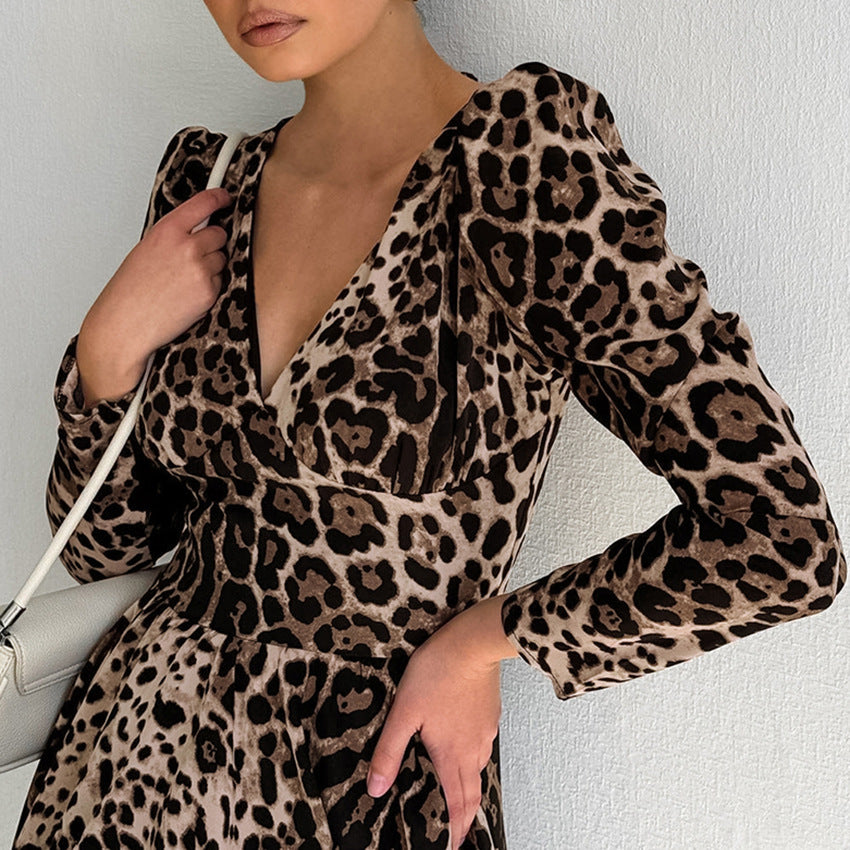 Dame minikjole med leopardmønster og voluminøse puffærmer Stilla