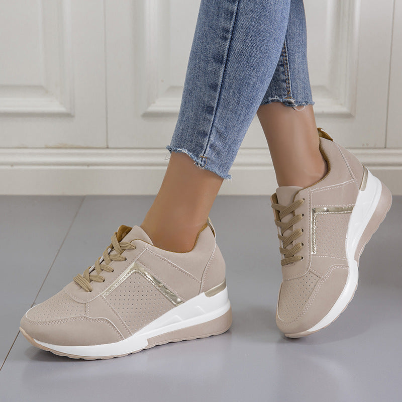 Dame Sporty Sneakers med åndbart overmateriale og fashionable detaljer Stilla