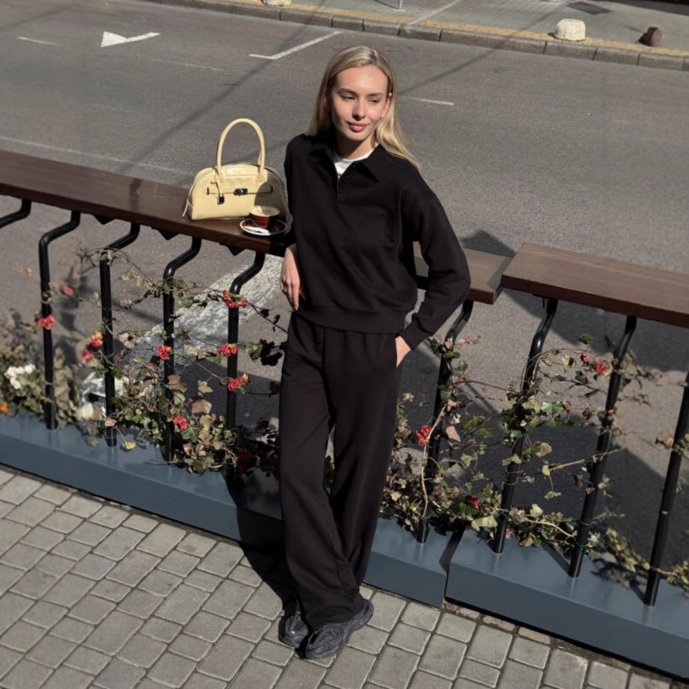Kvinders loungewear dragt lavet af blødt fleece med polo krave og lige bukser Skovae