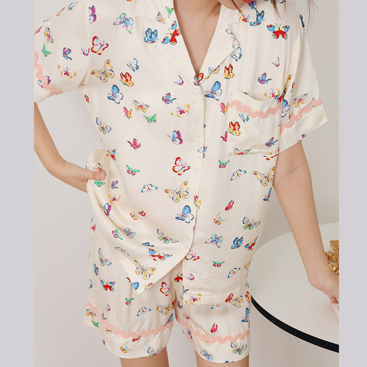 Dame kortærmet pyjamassæt med farverigt sommerfugledesign og komfortabel pasform Stilla