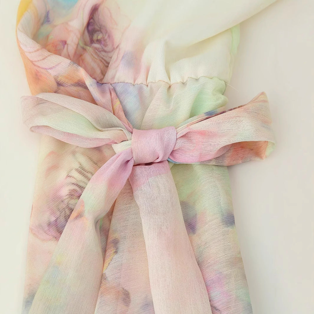 Femme Flydende Floral Mini Kjole med Spidse Detalje Stilla