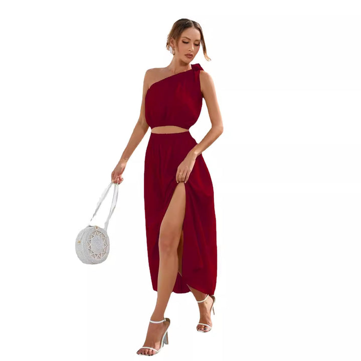 Dame aftenkjole med off-shoulder design og højt slids Stilla