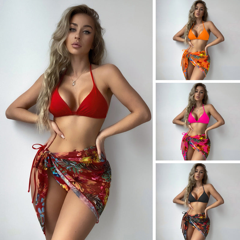 Damebikini med justerbare stropper og blomsterwrapskørt Skovae