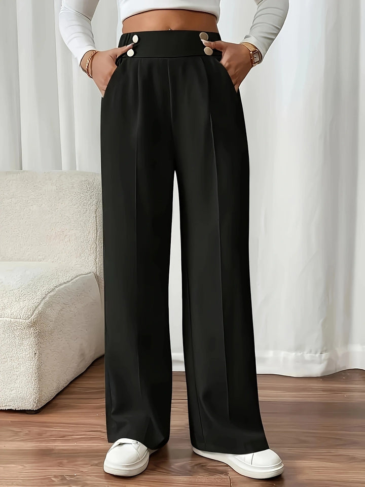 Dame Elegant og bred stofbuks med sidelommer og knapdetaljer Stilla