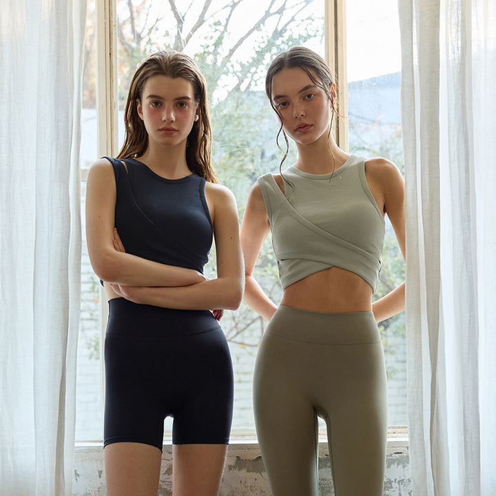 Dame Sporty Crop-Top med asymmetrisk indpakningsdesign og åndbar pasform Stilla