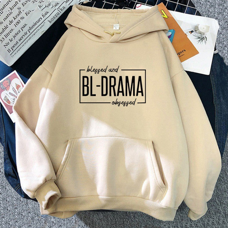 Kvinders hoodie med moderne statement print Skovae