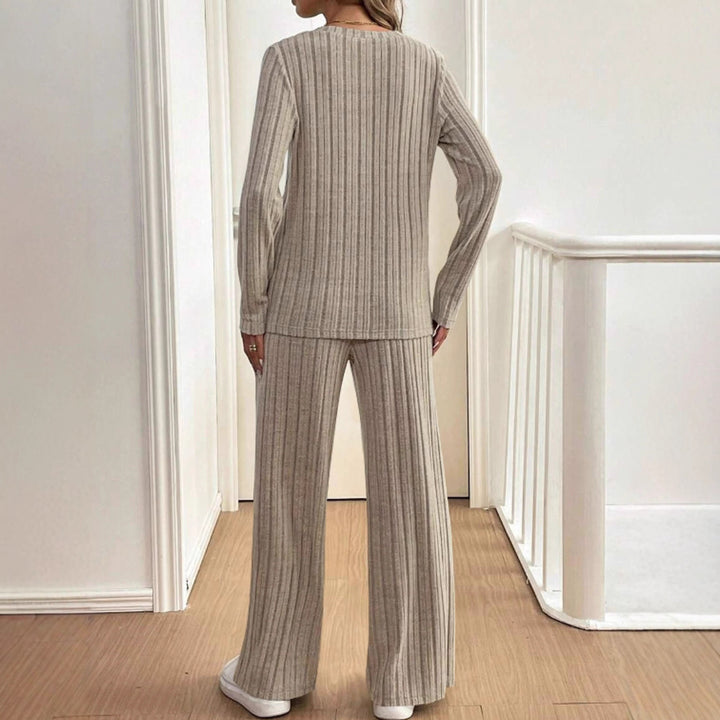 Dame afslappet strikket sæt med fashionable ribbet design og knappeåbning Stilla