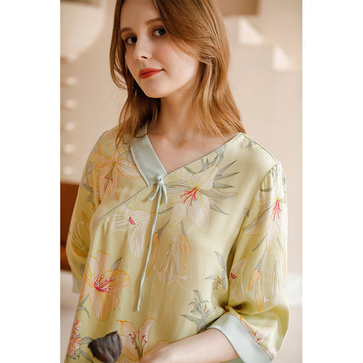 Dame Pyjama-sæt med blomsterdesign og elegant snit Stilla