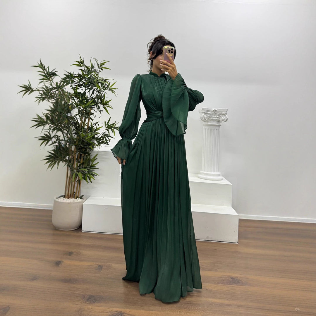 Kvinders maxikjole med en figurvenlig skæring og elegant samling