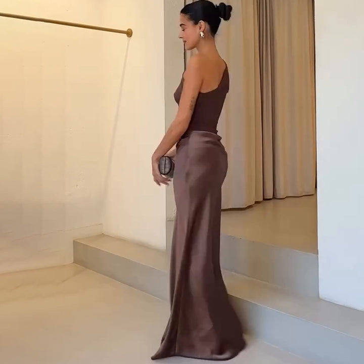 Dame elegant aften kjole med asymmetrisk snit og flydende design Skovae