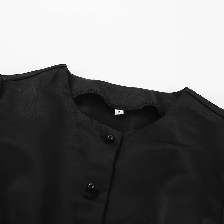 Dame Minikjole med voluminøse puffærmer og elegant knapdesign Stilla