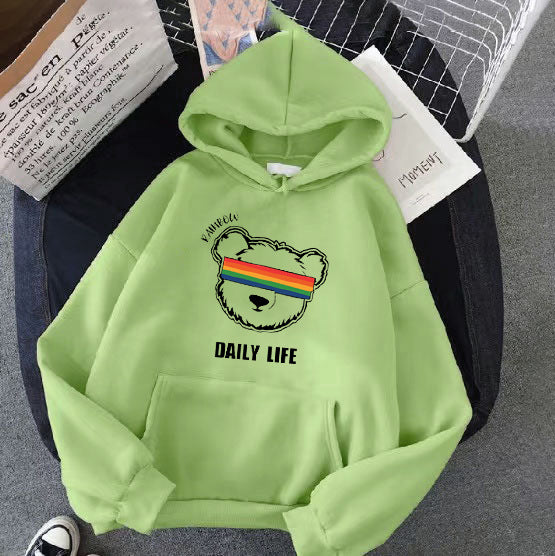 Dame hoodie med stilfuldt bjørnemotiv Skovae