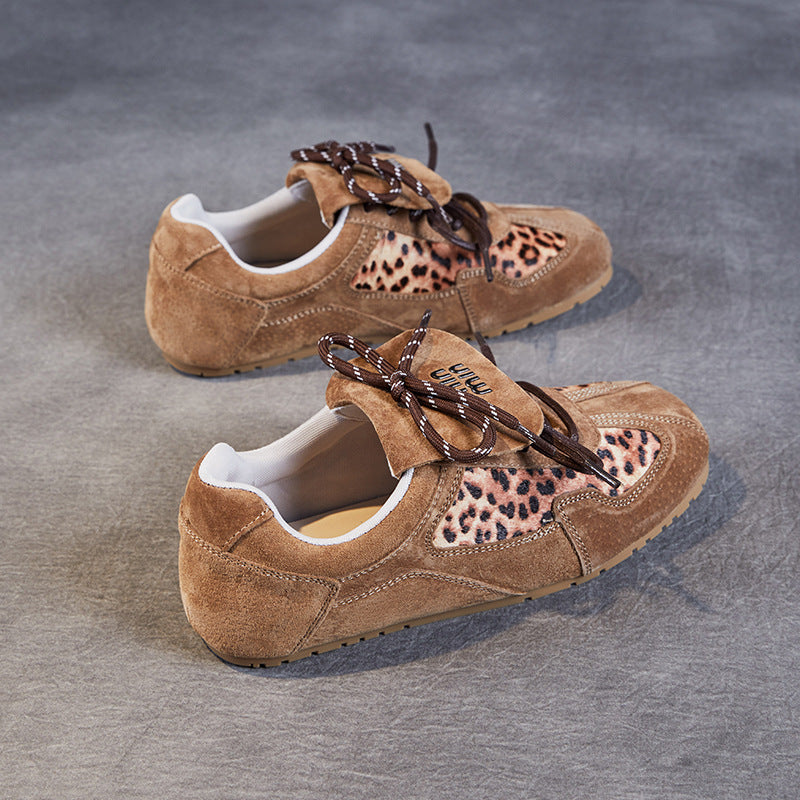 Dame Sporty Suede Sneakers med Dyretryk Accenter Stilla