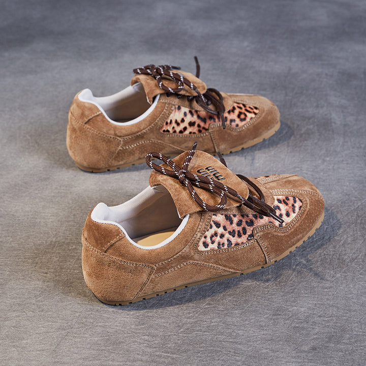 Dame Sporty Suede Sneakers med Dyretryk Accenter Stilla