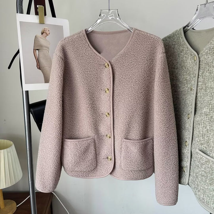 Dames moderigtige cardigan med knapdetaljer og praktiske lommer Stilla