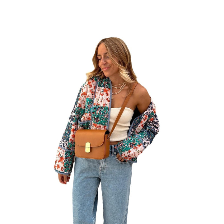 Dame kimono jakke med blomster print og elegant skærekonstruktion Stilla