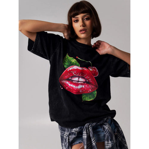 Dame T-shirt med kreativt kirsebærmund-motiv og afslappet oversized snit Stilla