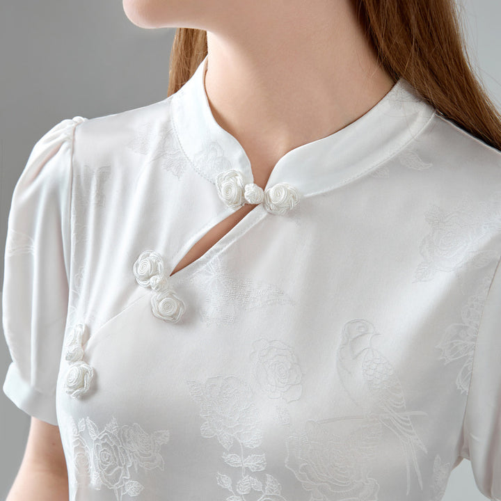 Damebluse med puffærmer og dekorative knapper Stilla