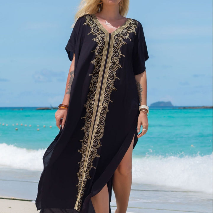 Dame Strandkaftan med kunstnerisk gyldent broderidesign og sidelange slids Stilla