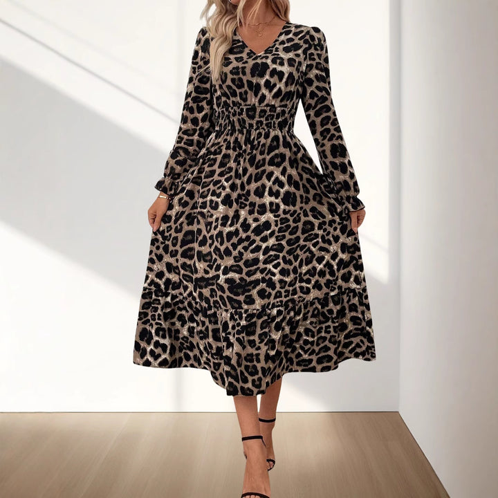 Dame Maxi-kjole med leoparddesign og voluminøs kant Stilla