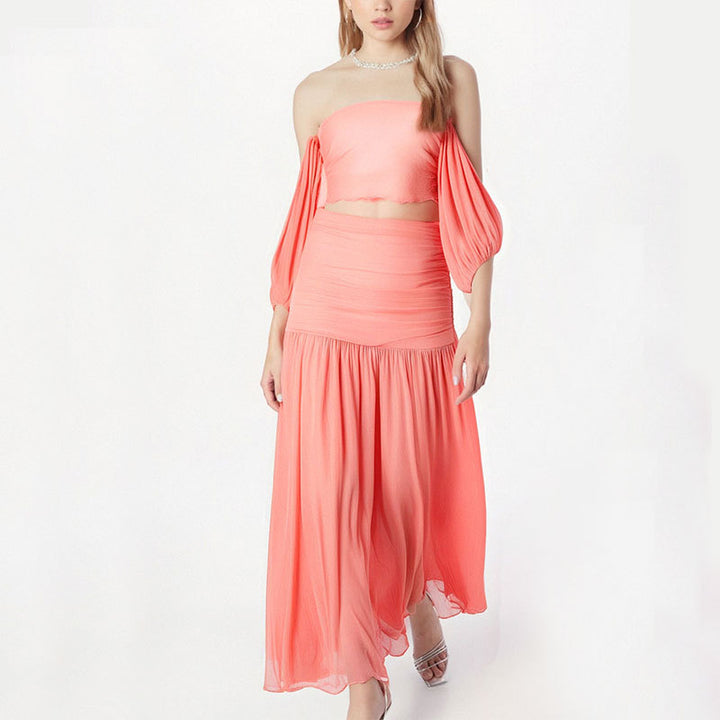 Dame maxikjole med elegant off-shoulder design og flydende stof Skovae