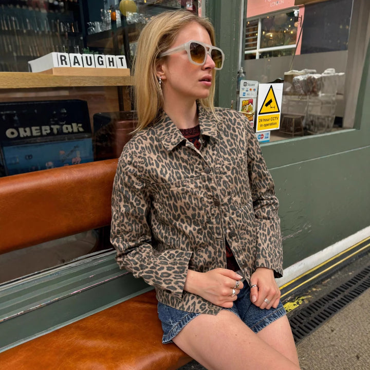 Damer Jeansjakke i trendy leopardmønster Stilla