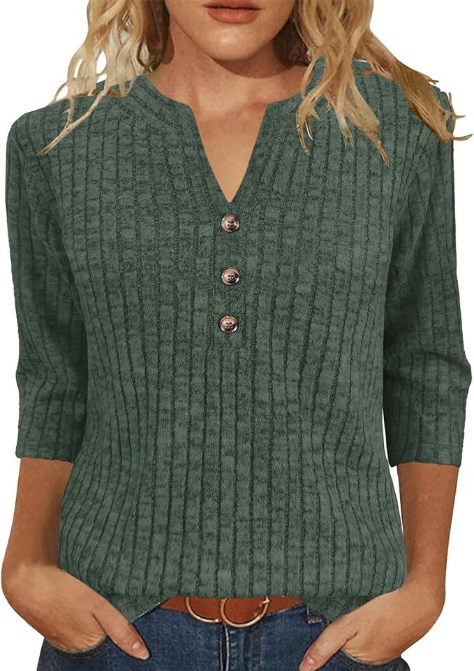 Kvinders strikket sweater med dekorative knaplukning og moderne ribbet mønster Stilla