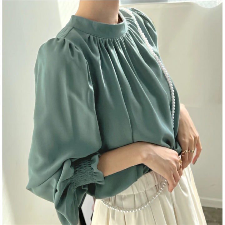 Kvindernes elegante bluse med voluminøse ærmer og opretstående krave Stilla