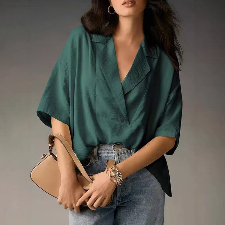 Dame oversized bluse med moderne reversskæring og åndbart stof Stilla