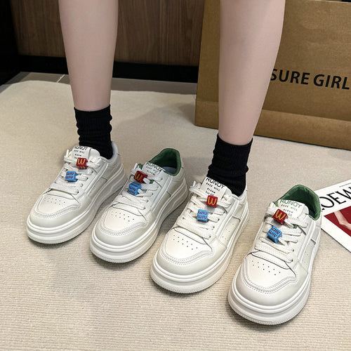 Dame Sneakers i urbane stil med farverig snørresystem og dæmpende sål Stilla