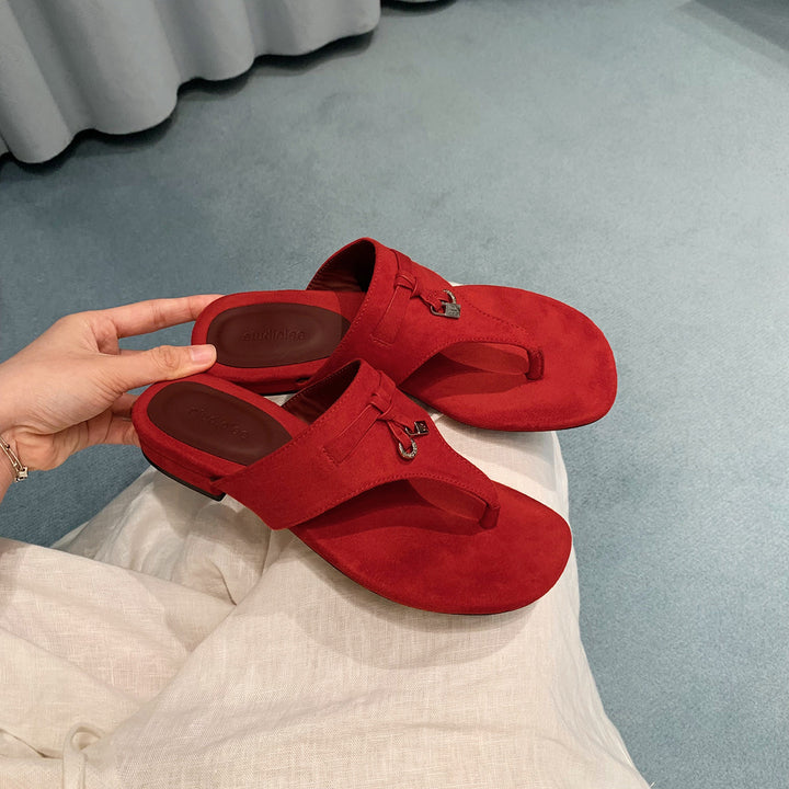 Dame elegante ruskind Tanga Sandaler med dekorativ hardware Stilla