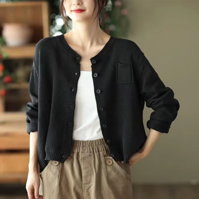 Women's lightweight knit cardigan with button closure and practical pockets Stilla