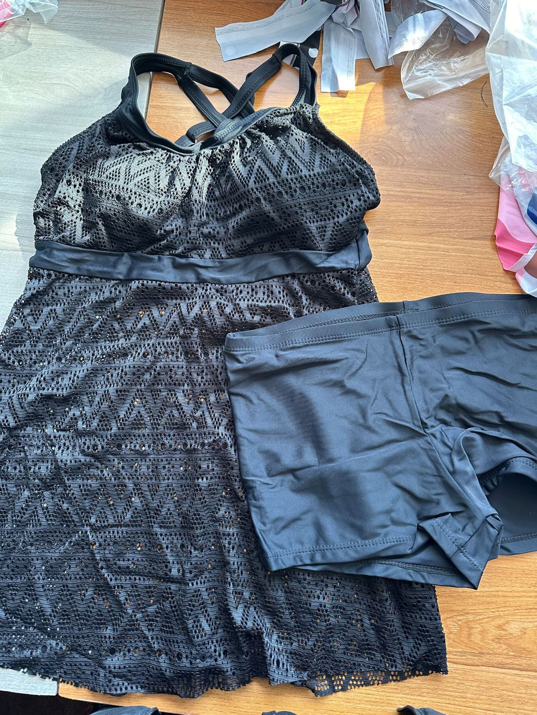 Dame Sporty Kjole med integrerede Shorts og dekorativ Mesh Stilla