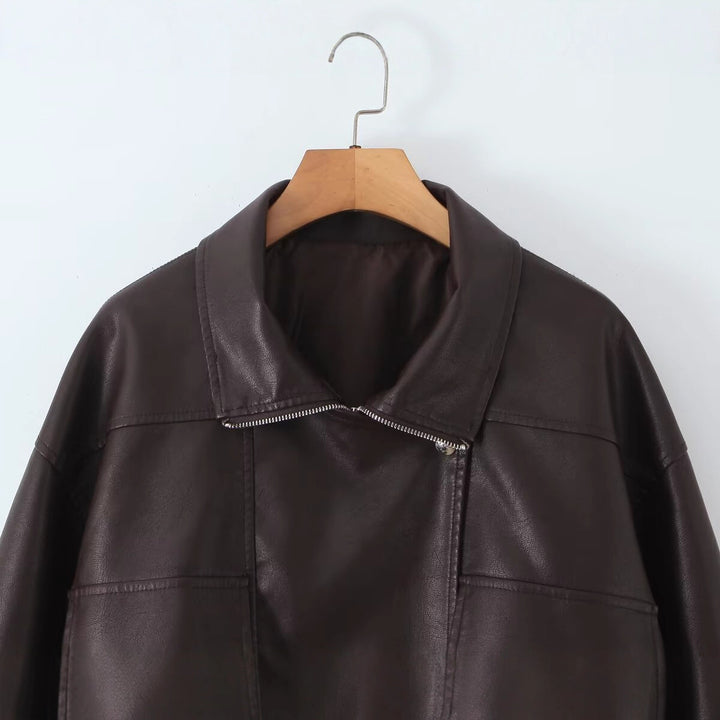 Kvindernes faux læderjakke med moderne design og praktiske lommer Stilla