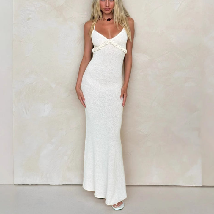 Damer elegant aftenkjole med skinnende overdel og blomsterdetalje Stilla