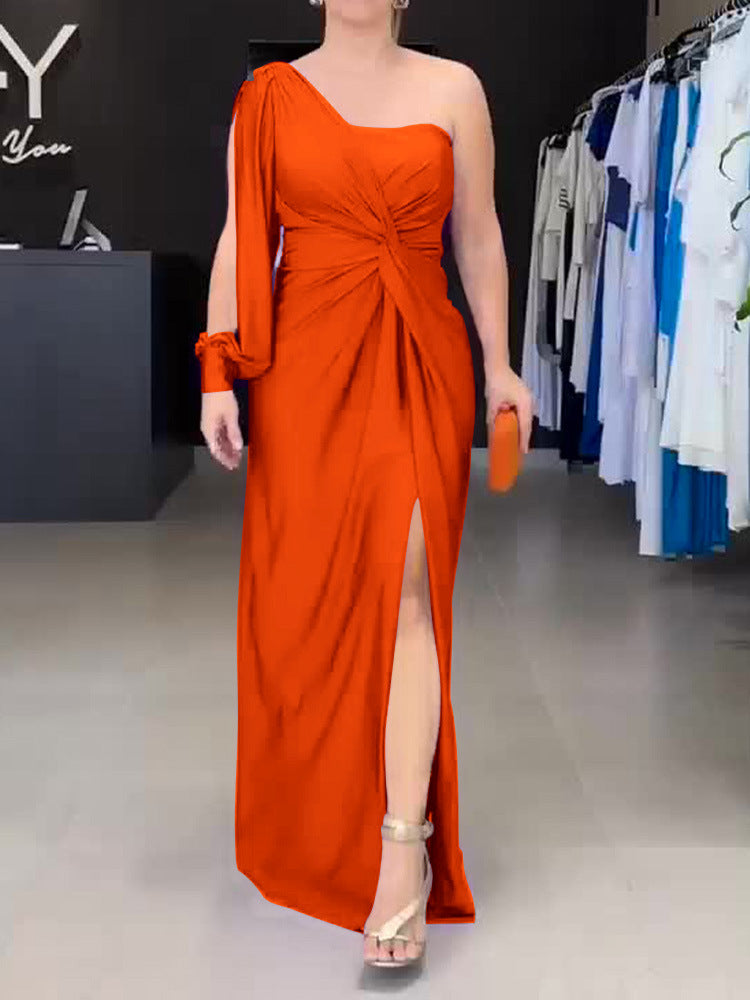 Dame Maxi-kjole med elegant asymmetrisk design og tiltalende flæsedetaljer Stilla