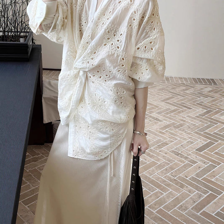 Dame elegant bluse med kunstnerisk broderedesign og tætsiddende snit Stilla