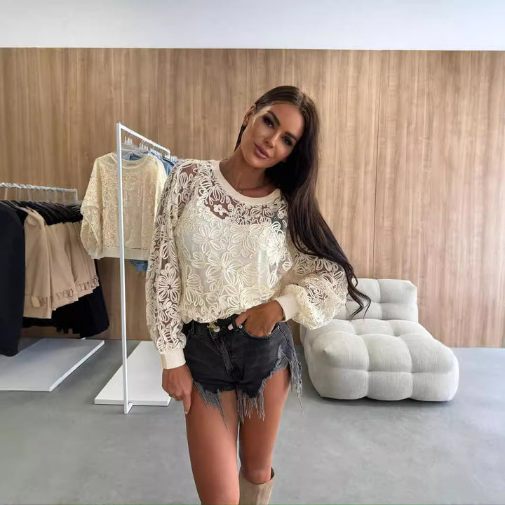 Dame broderet bluse med gennemsigtige ærmer Stilla