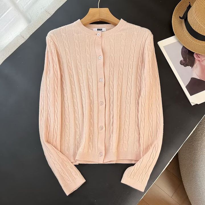 Kvinders cardigan med kabeldesign og knaplukning Stilla