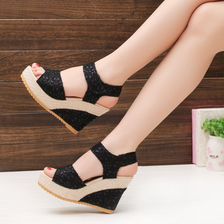 Dame Wedge Sandaler med blomsterdesign og justerbare remme Stilla