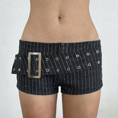 Dame shorts i urban stribede look med bred taljebælte og øjer Skovae