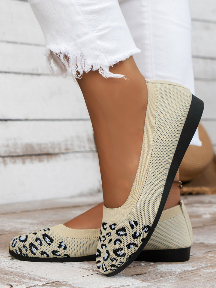 Dame ballerinas med fleksibelt strikkemateriale og moderne leopardmønster Stilla