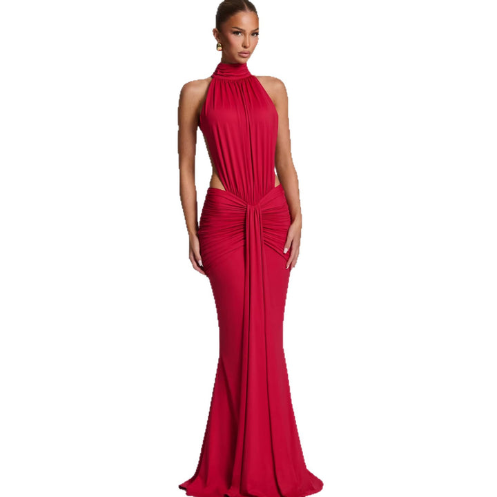 Dame elegante maxi kjole med chic halter design og sofistikeret draperingselement