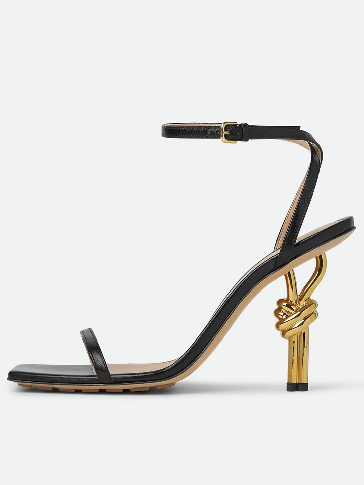 Femme High-Style Remsandaler med skulpturel knudeaccent Stilla