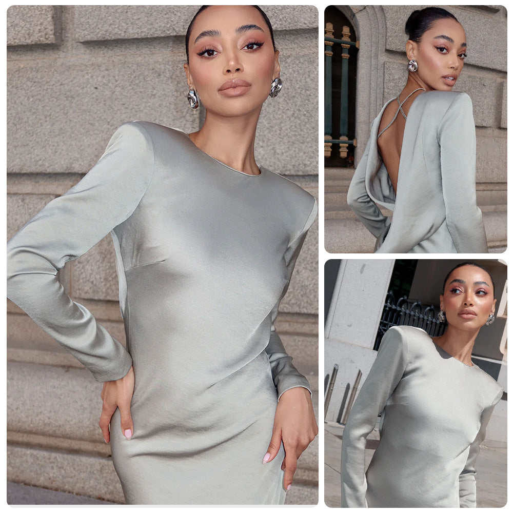 Dame Elegant Langærmet Kjole med Skinnende Satin Ydermateriale og Figursyet Silhuet Skovae