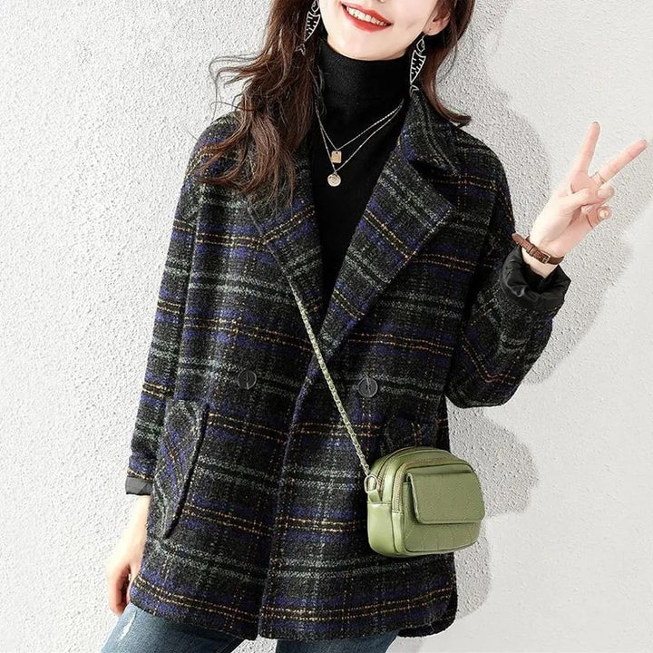 Kvinders klassiske ternede jakke i moderne oversized stil Skovae
