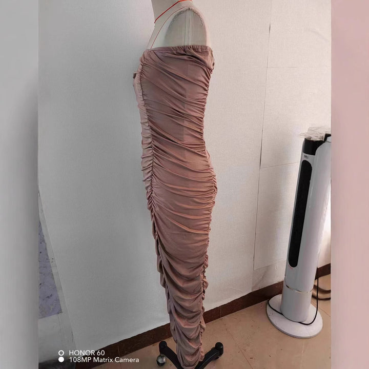 Dame Elegant Midi-kjole med raffineret flæsedesign og figursygende pasform Stilla