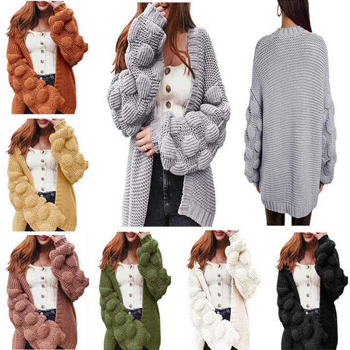 Dame strikjakke med voluminøse pufærmer og fin struktur Stilla
